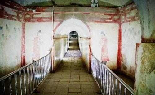 爆料女王坟墓视频在线观看,独家视频带你一探究竟